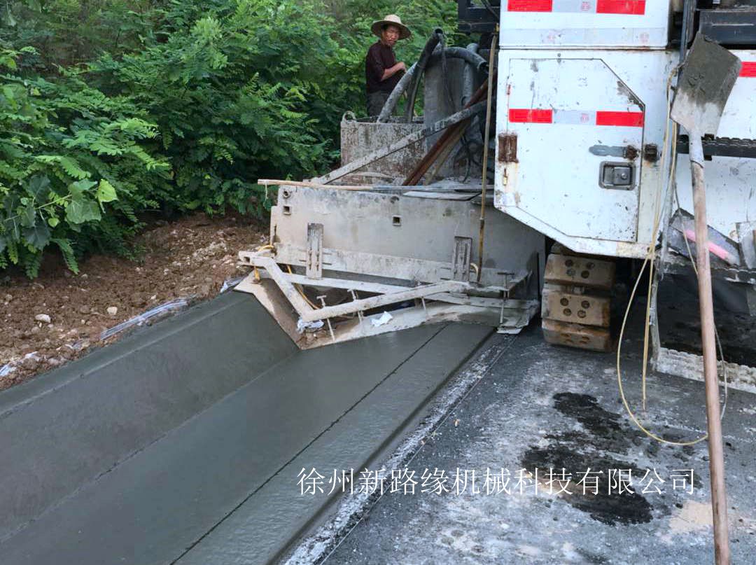 混凝土攤鋪機(jī)的施工技術(shù)、安全操作